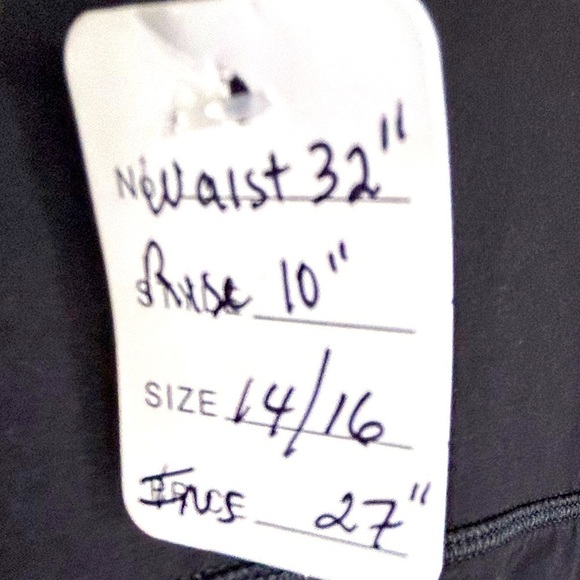 060. LIVI High-Rise Signature Stretch Legging With Smoothing Control Tech 14/16 - Picture 4 of 4